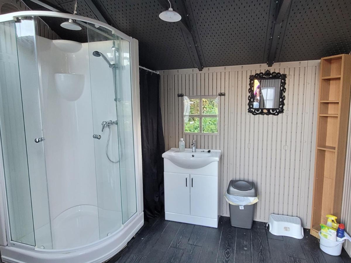 1 Glamping Tent With Kitchen & Electric On Small Family Campsite, No Bedding Supplied Narberth Esterno foto
