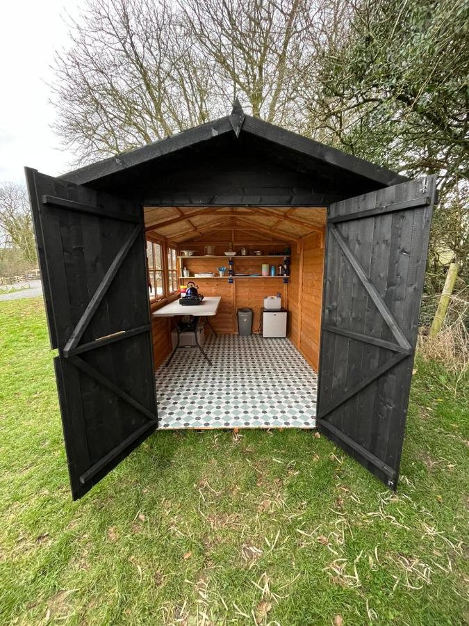 1 Glamping Tent With Kitchen & Electric On Small Family Campsite, No Bedding Supplied Narberth Esterno foto